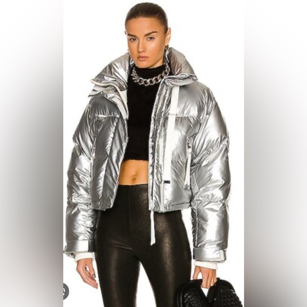 SHOREDITCH SKI CLUB Laurel Shea
Puffer in Metallic Silver Small NWT